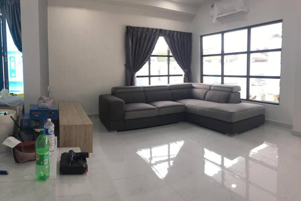 22Pax :Taman Pelangi Party House Nearby Midvelly Johor Bahru Exterior foto