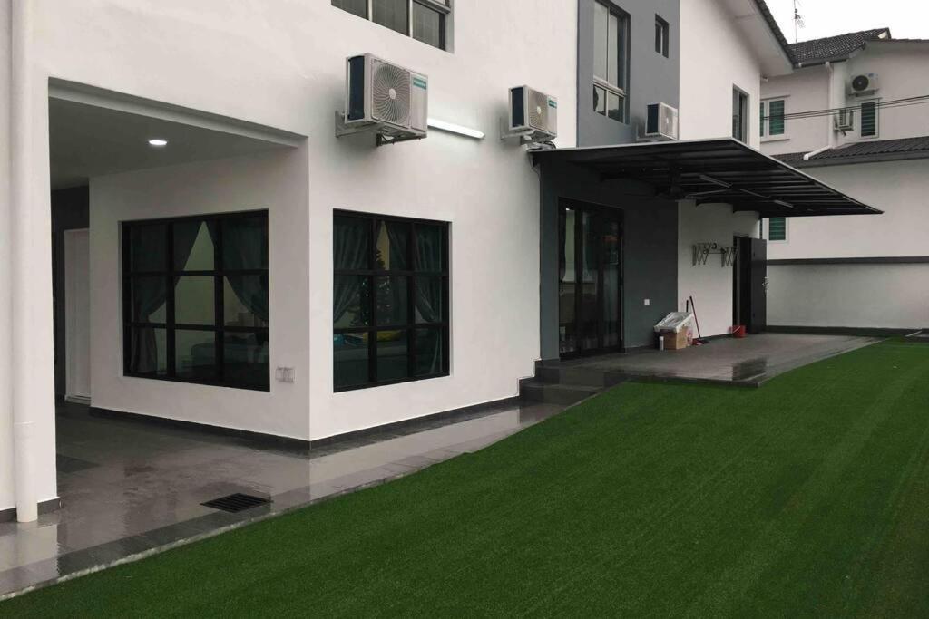 22Pax :Taman Pelangi Party House Nearby Midvelly Johor Bahru Exterior foto